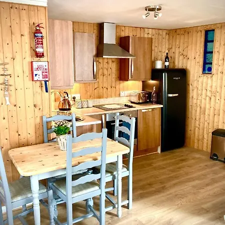 Aqua Shack At Pure Shores Retreats Newquay (Cornwall)